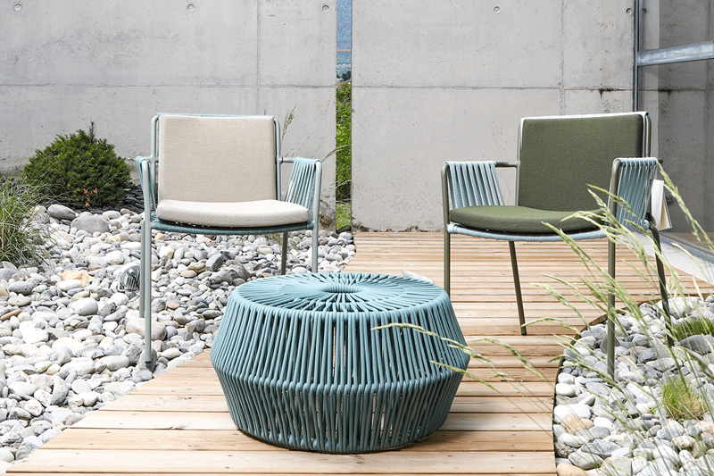 Fauteuil et pouf outdoor par Kettal dessiné par Patricia Urquiola